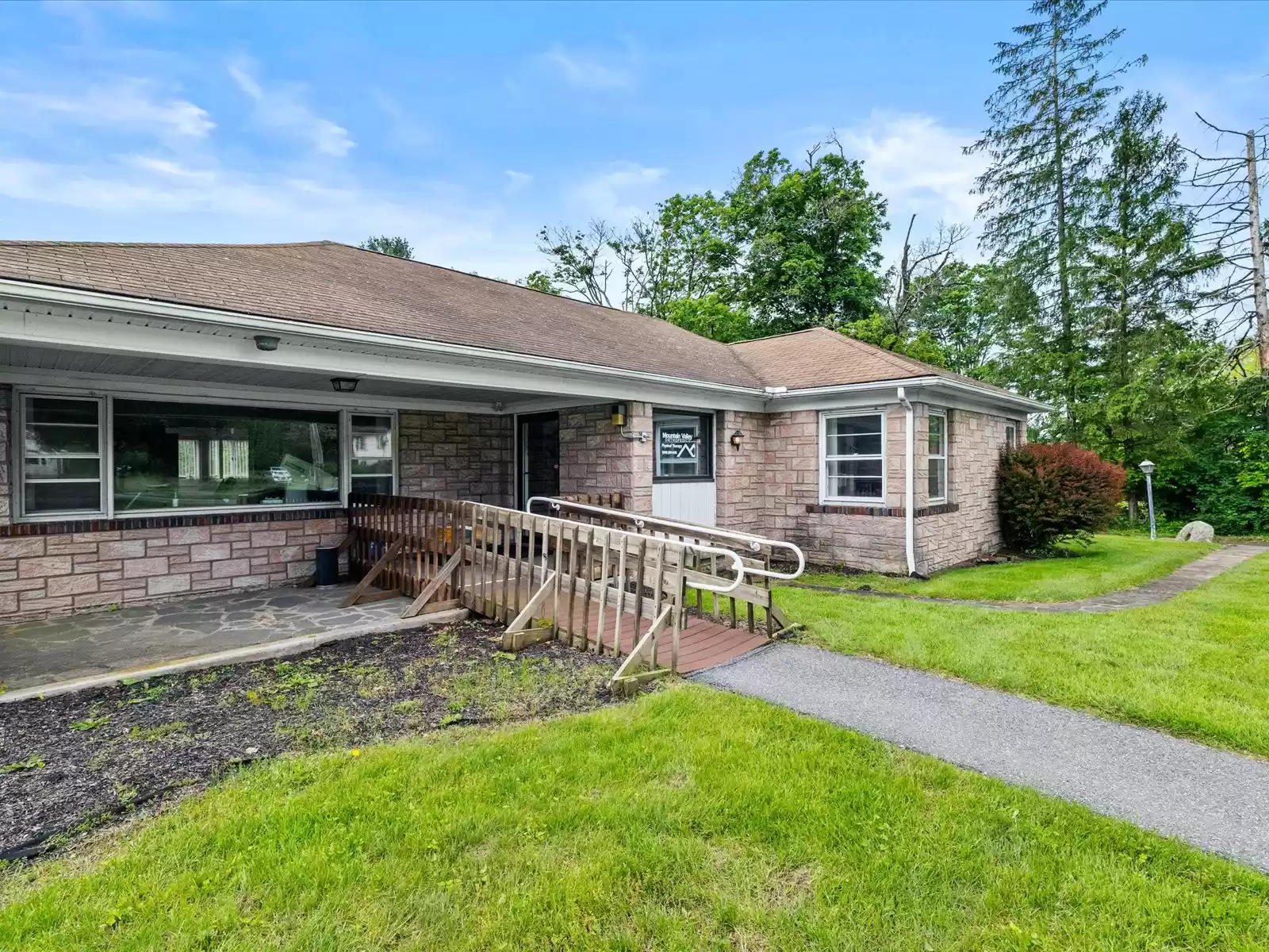 1830 Route 209, Brodheadsville, Chestnuthill Township Monroe, Pennsylvania 18322, Building,For Sale,1830 Route 209,0,1224